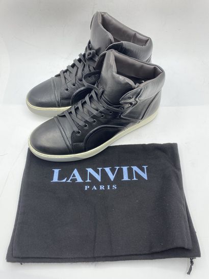 null LANVIN, Paire de sneakers modèle "Basket Mi Haute Ame Agneau Nappa Semelle BI"...