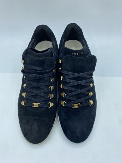 null NUBIKK, Paire de sneakers modèle "Yeye Suede (M)" noir, taille 42

Modèle d'essayage...