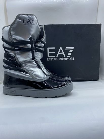 null EA7 EMPORIO ARMANI, Pair of black and silver après-ski, size 41

New in box...