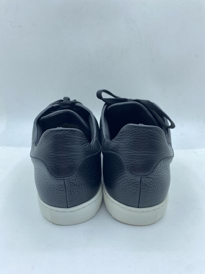 null LOUIS LEEMAN, Paire de sneakers modèle "Low Top Sneaker" noir, taille 42

Modèle...