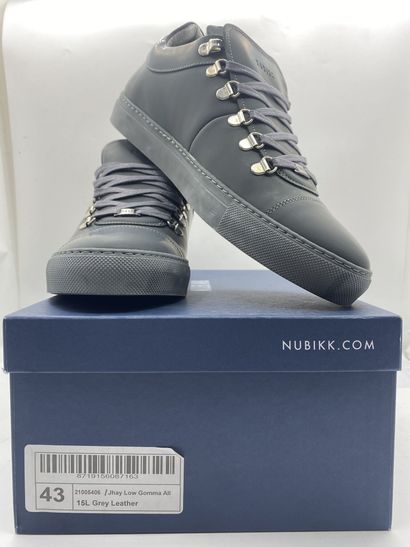 null NUBIKK, Pair of sneakers model "Jhay Low Gomma All" grey, size 43

New in their...