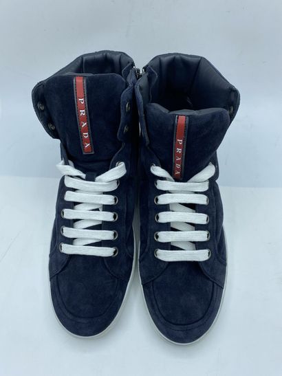 null PRADA, Pair of sneakers model "Scamosciato" blue, size 9 (UK size is 43)

Fitting...