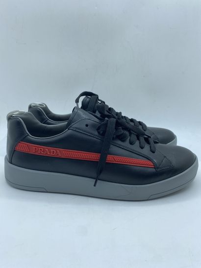 null PRADA, Paire de sneakers modèle "Vitello Plume" noir, taille 8 (taille UK soit...