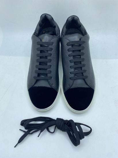 null LOUIS LEEMAN, Paire de sneakers modèle "Low Top Sneaker" noir, taille 43

Modèle...