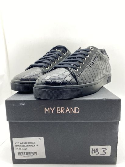null MY BRAND EXCLUSIVE, Pair of sneakers model "Sahara Low Top" black, size 39

New...