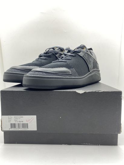 null 
MERCER, Pair of sneakers model "Lowtop" black and gray size 43

New in their...
