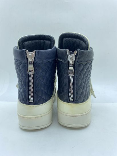 null BALMAIN, Paire de sneakers modèle "S4HT302BA50" blanc et bleu foncé, taille...