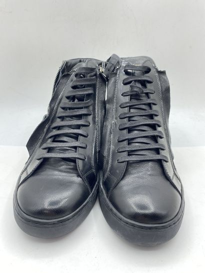 null ALEXANDER MCQUEEN, Pair of black sneakers, size 41

A pair of black sneakers...