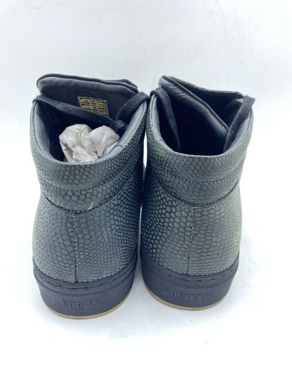 null NUBIKK, Pair of sneakers model "Jhay Cab Lizard" black, size 40

Fitting model...