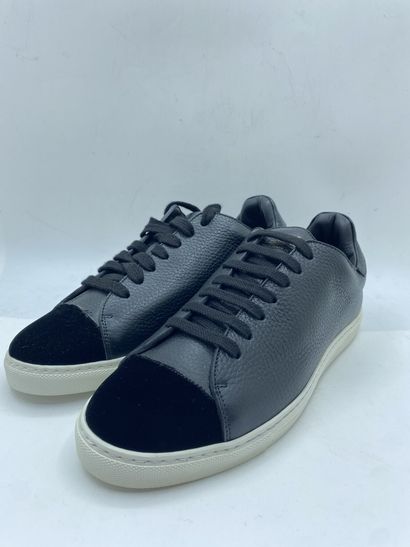 null LOUIS LEEMAN, Paire de sneakers modèle "Low Top Sneaker" noir, taille 38

Modèle...