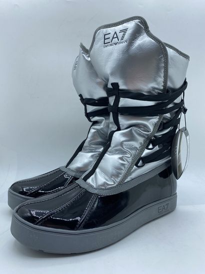 null EA7 EMPORIO ARMANI, Pair of black and silver après-ski, size 42.5

New in box...