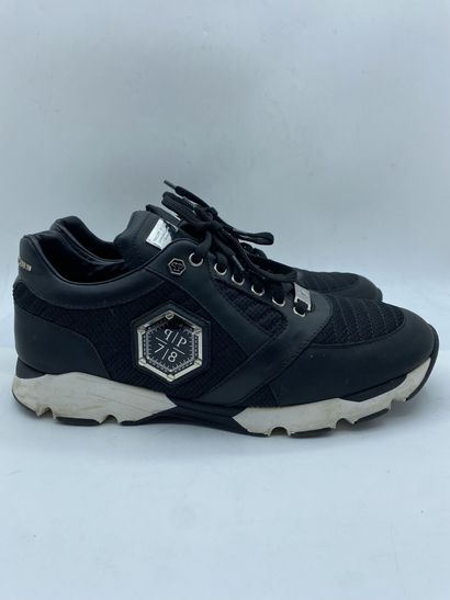 null PHILIPP PLEIN, Paire de sneakers noir, taille 44

En l'état dans sa boîte, vendu...