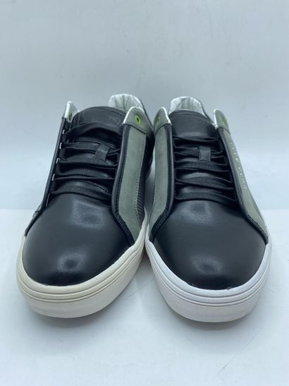 null BOSS (HUGO BOSS), Paire de sneakers modèle "Attain" noir et gris, taille 43

Modèle...