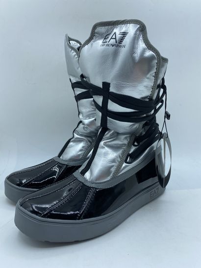 null EA7 EMPORIO ARMANI, Pair of black and silver après-ski, size 41

New in box...