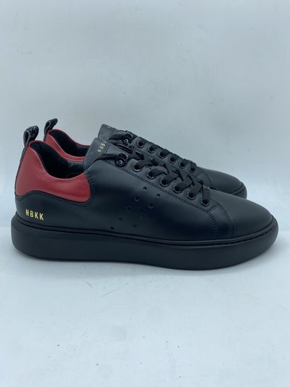 null NUBIKK, Paire de sneakers modèle "Scott Phantom" noir et rouge, taille 41

Neuves...