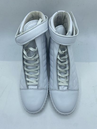 null SUSUDIO, Pair of sneakers model "DSSR001" white, size 44

Fitting model in its...