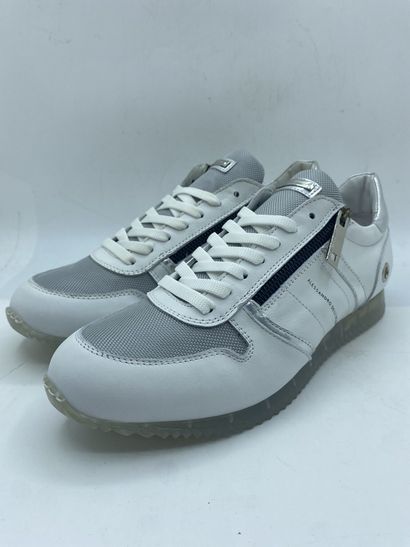 null ALESSANDRO DELL'ACQUA, Pair of sneakers model "Variante C Soft Calf Bianco Blu"...