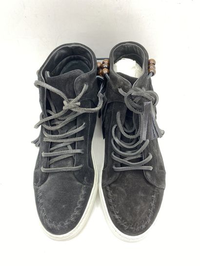 null LOUIS LEEMAN, Paire de sneakers modèle "High Top Sneaker with Fringe" noir,...