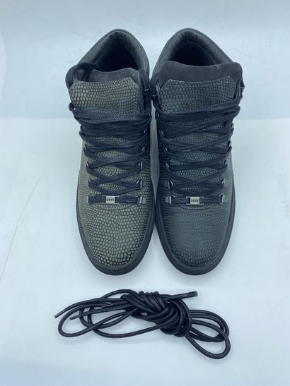 null NUBIKK, Pair of sneakers model "Jhay Cab Lizard" black, size 40

Fitting model...
