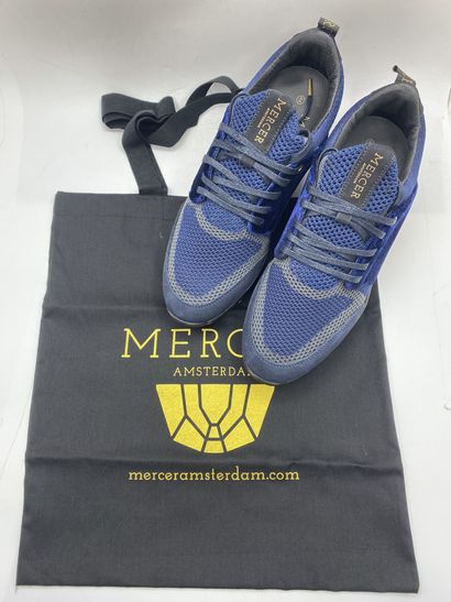 null MERCER, Paire de sneakers modèle "Waverly Men" bleu, taille 44

Neuves dans...
