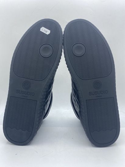 null SUSUDIO, Pair of sneakers model "DSSR002" black, size 44

New in their box in...
