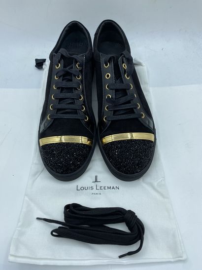 null LOUIS LEEMAN, Paire de sneakers "Low Top Sneaker with Swarovski Rock", noires,...