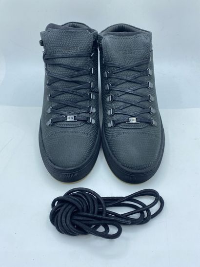 null NUBIKK, Pair of sneakers model "Jhay Cab Lizard" black, size 43

Fitting model...