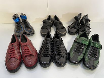 Lot of pairs of sneakers size 44 including:...