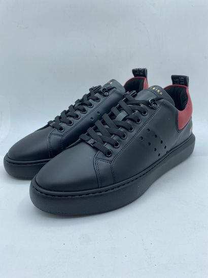 null NUBIKK, Paire de sneakers modèle "Scott Phantom" noir et rouge, taille 45

Neuves...