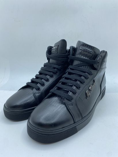 null MY BRAND EXCLUSIVE, Pair of sneakers model "Studded Low Top" black, size 41

New...