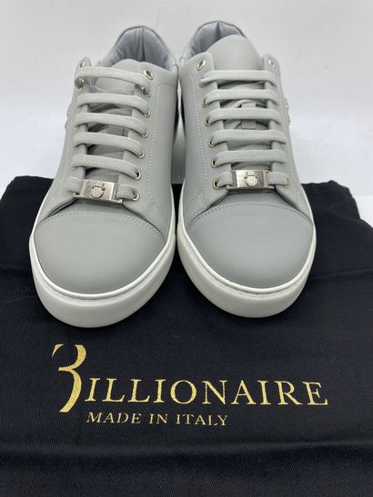 null BILLIONAIRE, Paire de sneakers grises, taille 41

Modèle d'essayage (traces)...