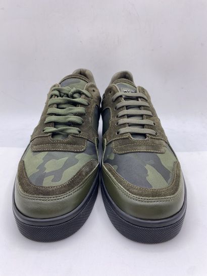 null MY BRAND EXCLUSIVE, Paire de sneakers modèle "Camo Stud Runner" vert kaki, taille...