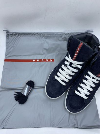 null PRADA, Pair of sneakers model "Scamosciato" blue, size 8.5 (UK size is 42 1/2)

Fitting...