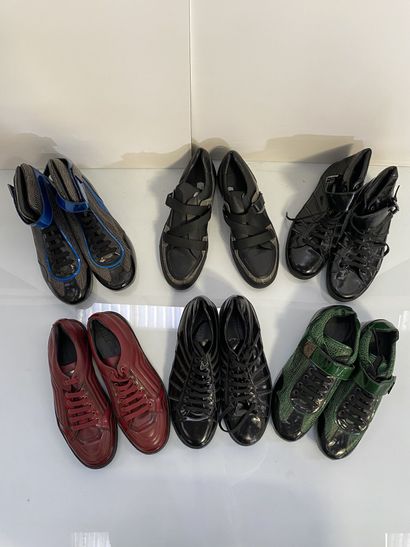 null Lot of pairs of sneakers size 44 including:

- VERSACE COLLECTION, Pair of black...