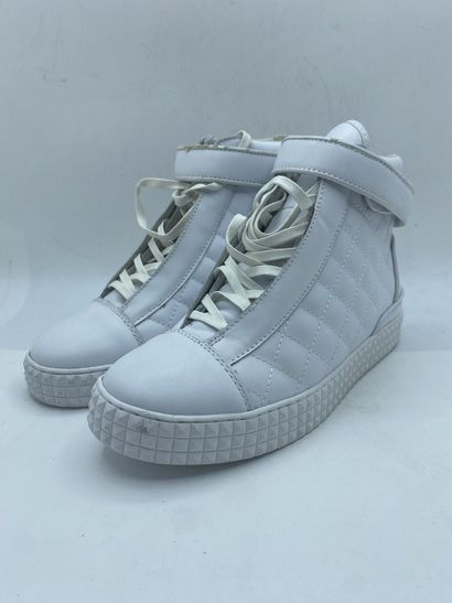 null SUSUDIO, Pair of sneakers model "DSSR001" white, size 39

Fitting model (accidents)...