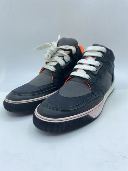 null LANVIN, Paire de sneakers modèle "Basket Basse Technique Tissu Froisse et Veau"...