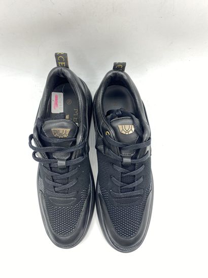 null MERCER, Pair of sneakers model "Lowtop" black and gray size 42

New in their...