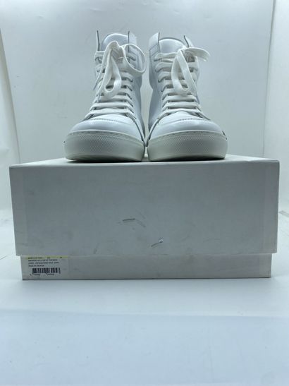 null KRISVANASSCHE, Pair of sneakers model "Sneakers with zip at the Back" white,...