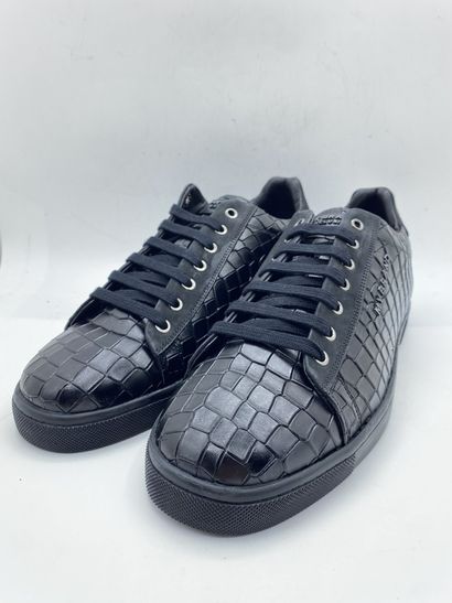 null MY BRAND EXCLUSIVE, Paire de sneakers modèle "Sahara Low Top" noir, taille 45

Modèle...