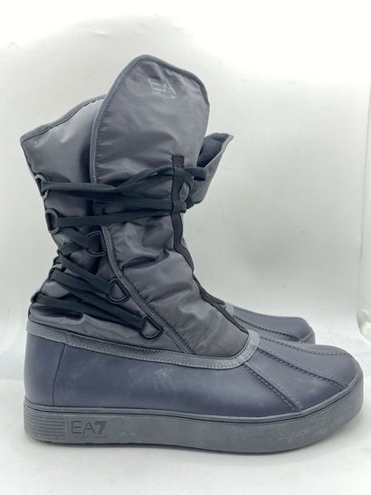 null GUISEPPE ZANOTTI DESIGN, Pair of black lined sneakers, size 45

A pair of grey...