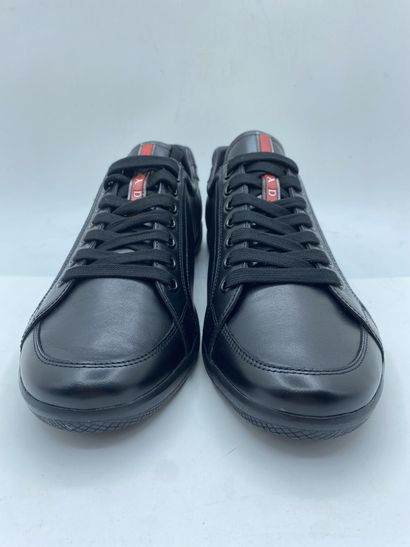 null PRADA, Paire de sneakers modèle "Plume + Spazzola" noir, taille 10 (taille UK...