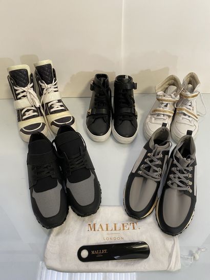 null Lot of pairs of sneakers size 43 including :

- BALMAIN, Pair of white and dark...