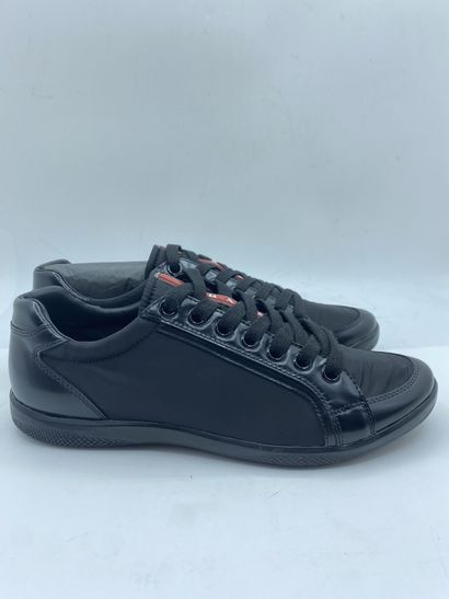 null PRADA, Paire de sneakers modèle "Nylon + Spazzola" noir, taille 5 (taille UK...