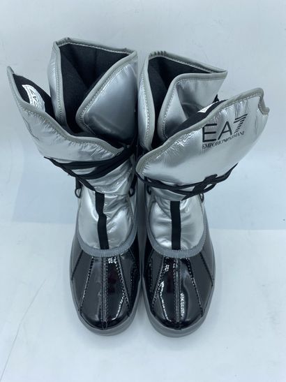null EA7 EMPORIO ARMANI, Pair of black and silver après-ski, size 41

New in box...