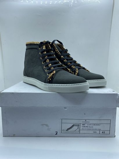 null LOUIS LEEMAN, Paire de sneakers modèle "High Top Sneaker with Metal Chain" noir,...