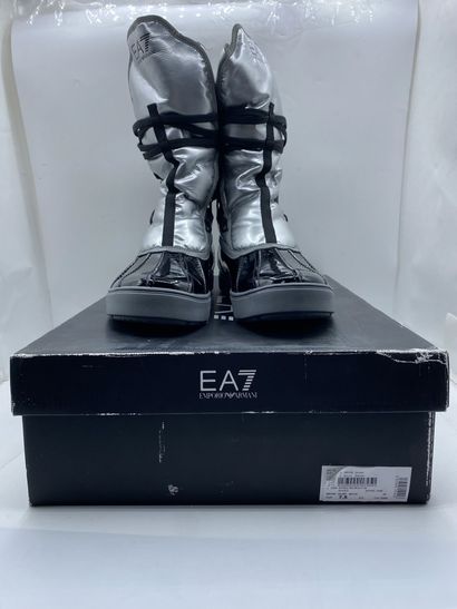 null EA7 EMPORIO ARMANI, Pair of black and silver après-ski, size 40.5

New in a...