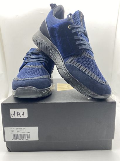 null MERCER, Pair of sneakers model "Waverly Men" blue, size 45

New in their box...