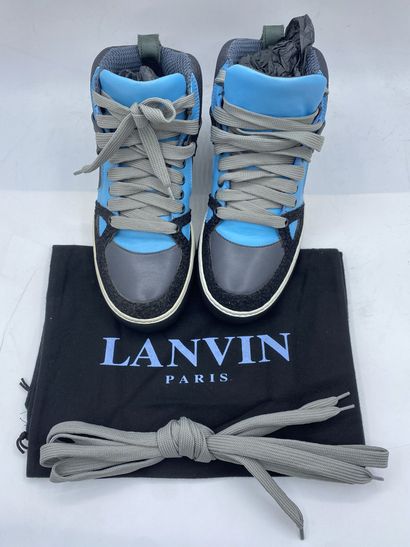 null LANVIN, Paire de sneakers modèle "Basket Bmx en Veau Lisse et Chevre Flockee"...