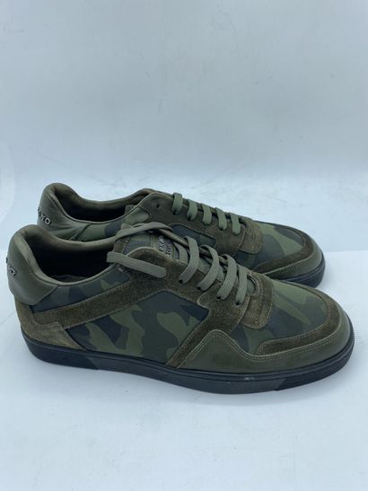 null MY BRAND EXCLUSIVE, Paire de sneakers vert kaki à motif camouflage, taille 42

On...