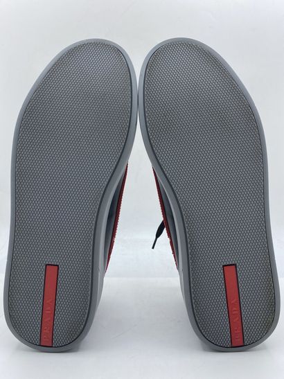 null PRADA, Pair of sneakers model "Vitello Plume" black, size 8 (UK size is 42)

Fitting...